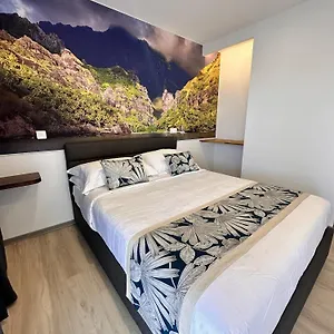 Ononui Airport, Ocean-view, Private Bathroom And Balcony, Free Wifi And Parking, On-site Car Gasthof Faaa